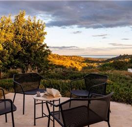 4 bedroom villa with infinity pool and sea views near Noto, Sicily, sleeps 8